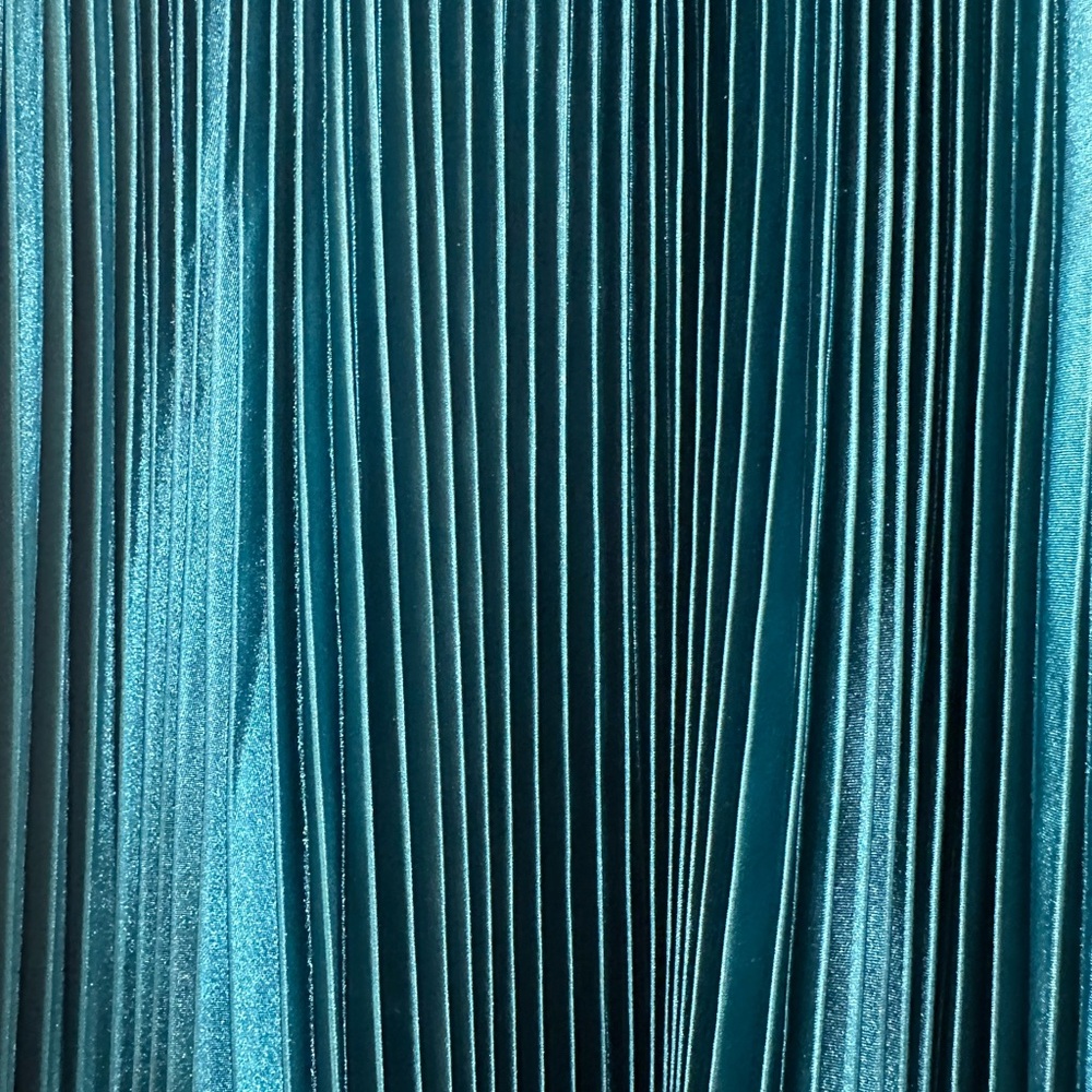 Elegant Teal Pleated Skirt - Picture 3 of 8